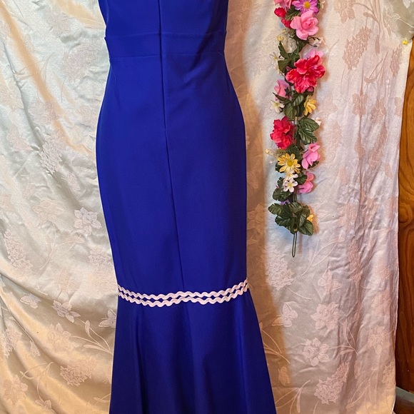 Dress - Picture 5 of 5